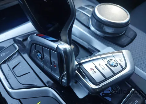 2019 BMW 640I Gran Turismo xDrive z USA, uszkodzony, nr VIN WBAJV6C50KBK08643